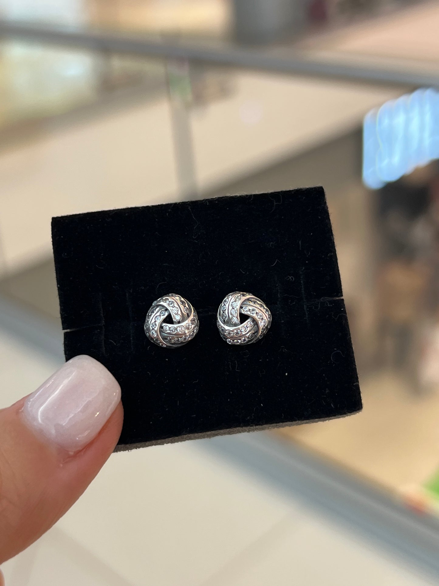 Aretes Nudo Brillante de Amor