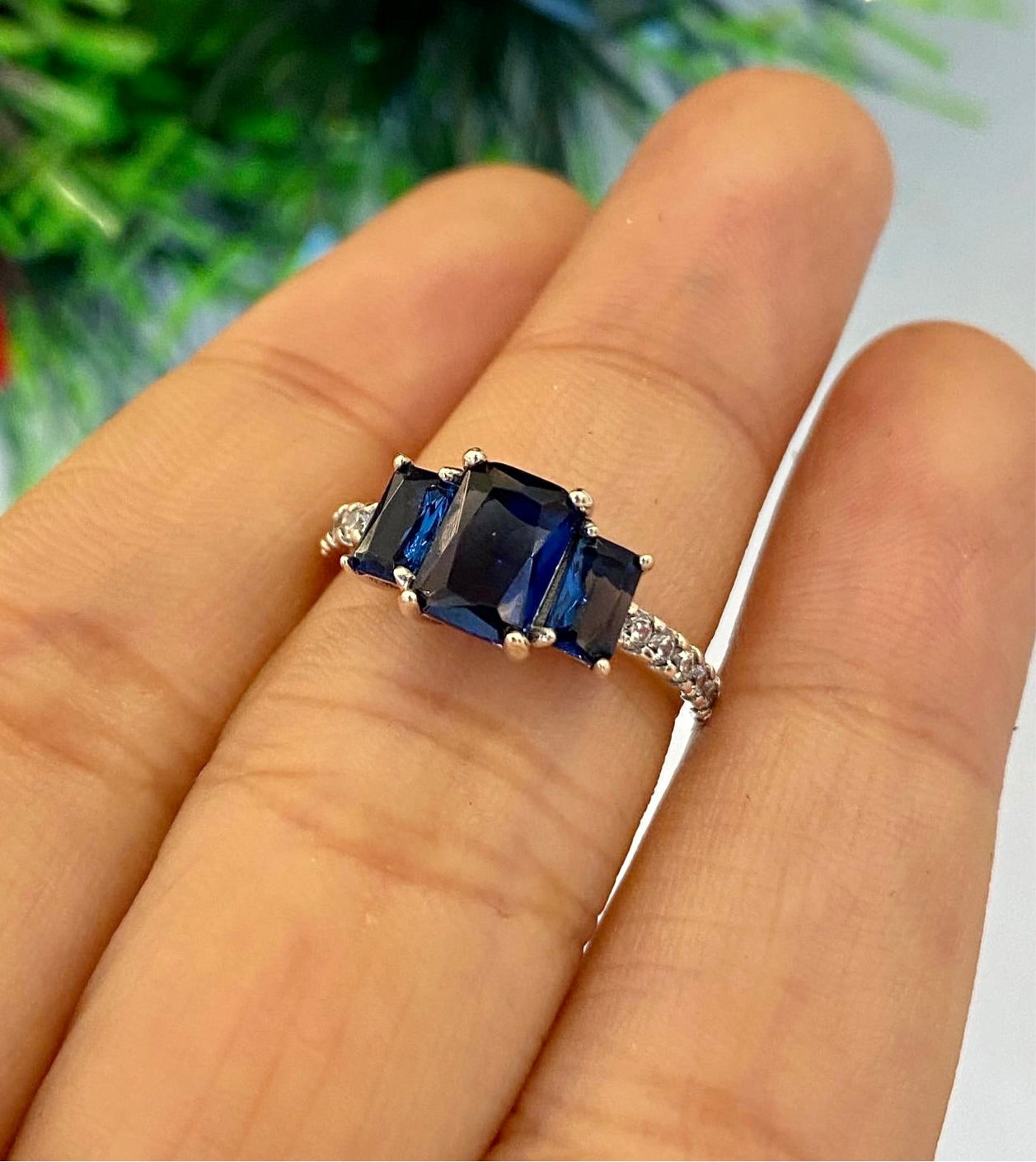 Anillo Gemas Azules Brillantes