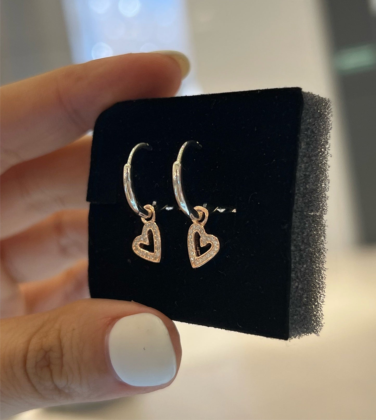 Aretes Corazón a Mano Alzada Brillantes