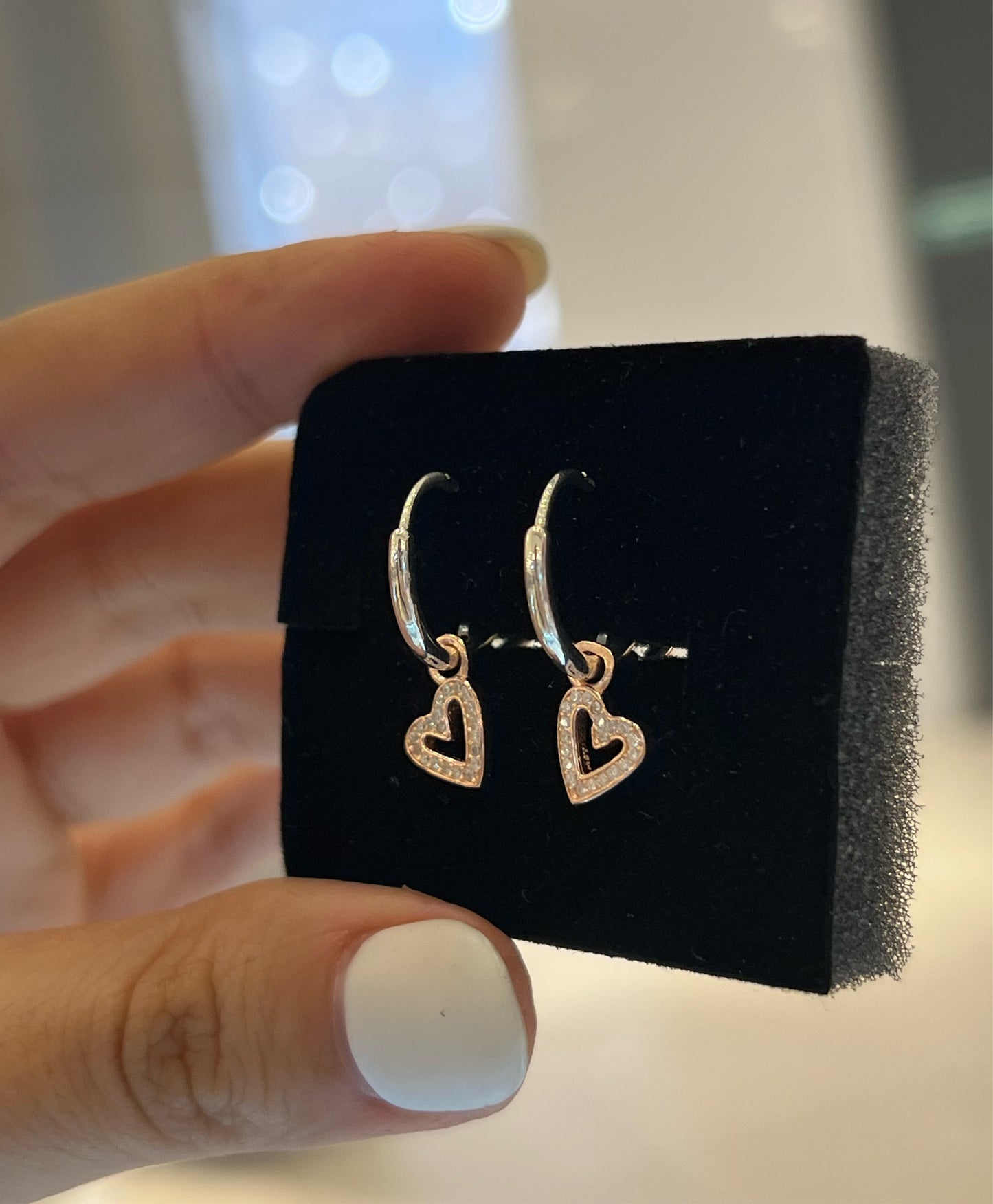 Aretes Corazón a Mano Alzada Brillantes