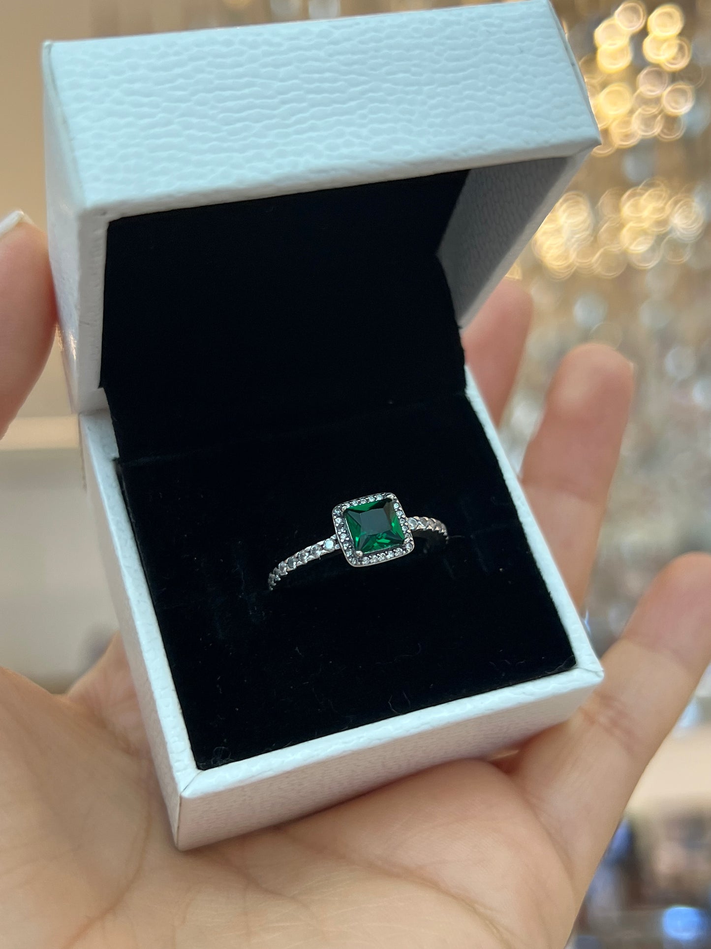 Anillo Halo Cuadrado Brillante Verde